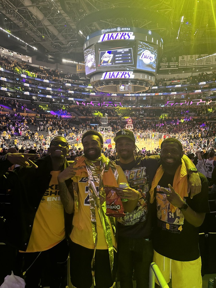 LifeOfKeith4's tweet photo. #LakeShow 💜💛 https://t.co/CetwRexN0x