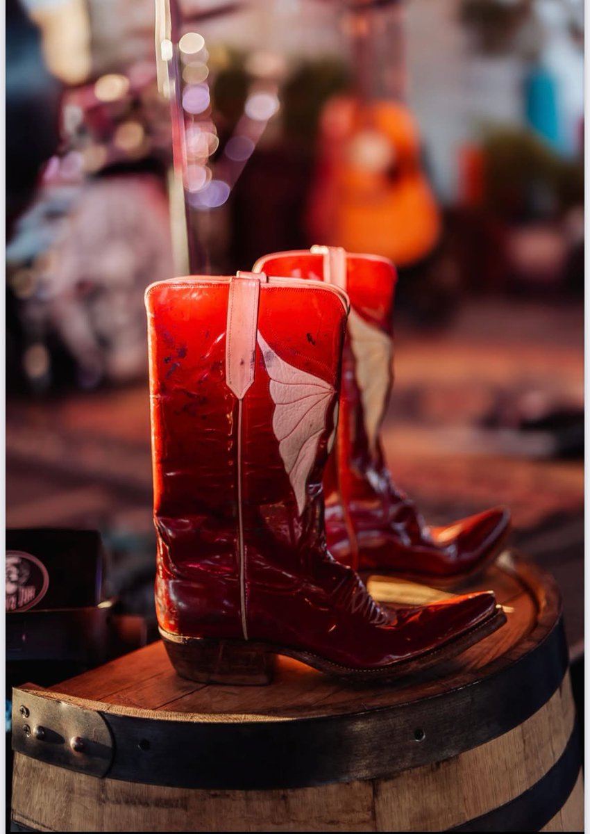 BriBagwell's tweet photo. Welllp.  I think someone has stolen my red boots... They've been on stage with me through every hair color, album, good/bad show, and they're a part of my brand.  Last seen in East Bernard, TX on stage. :( 

They are shiny red, scuffed to heck, and have white wings
Don't steal!!! https://t.co/Gy46XEGzKC