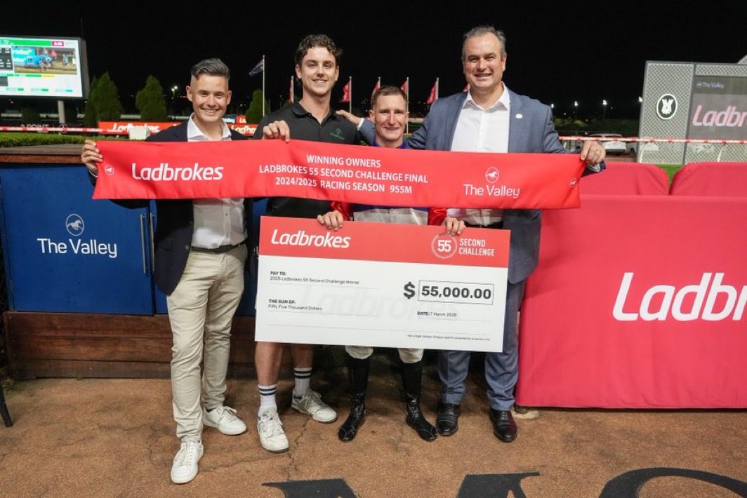1000giggles's tweet photo. Grand Finale of #FridayNiteLites @TheValley @ladbrokescomau Congrats winning owners & 👍👌owners sponsors members patrons #ChairAdam @777MJB @charlottegsm10 & #TheValleyTeam & @RacingVictoria Participants&Teams #Always1000Smiles 🫶🤩🏇😁 https://t.co/YnvmRjQqlg
