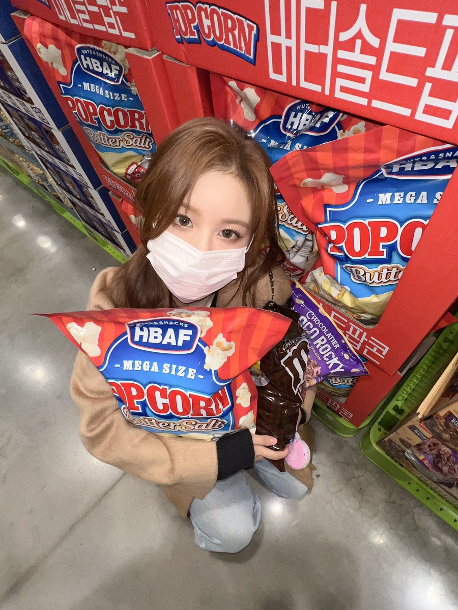 Sullcoon's tweet image. Aku suka sekali mengambil banyak foto lucu saat sedang belanja di pasar swalayan karena rasanya sangat menyenangkan ૮ ˶ᵔ ᵕ ᵔ˶ ა 🩵 aku izin membagikan foto-foto tersebut ya, boleh? 🐇🛒