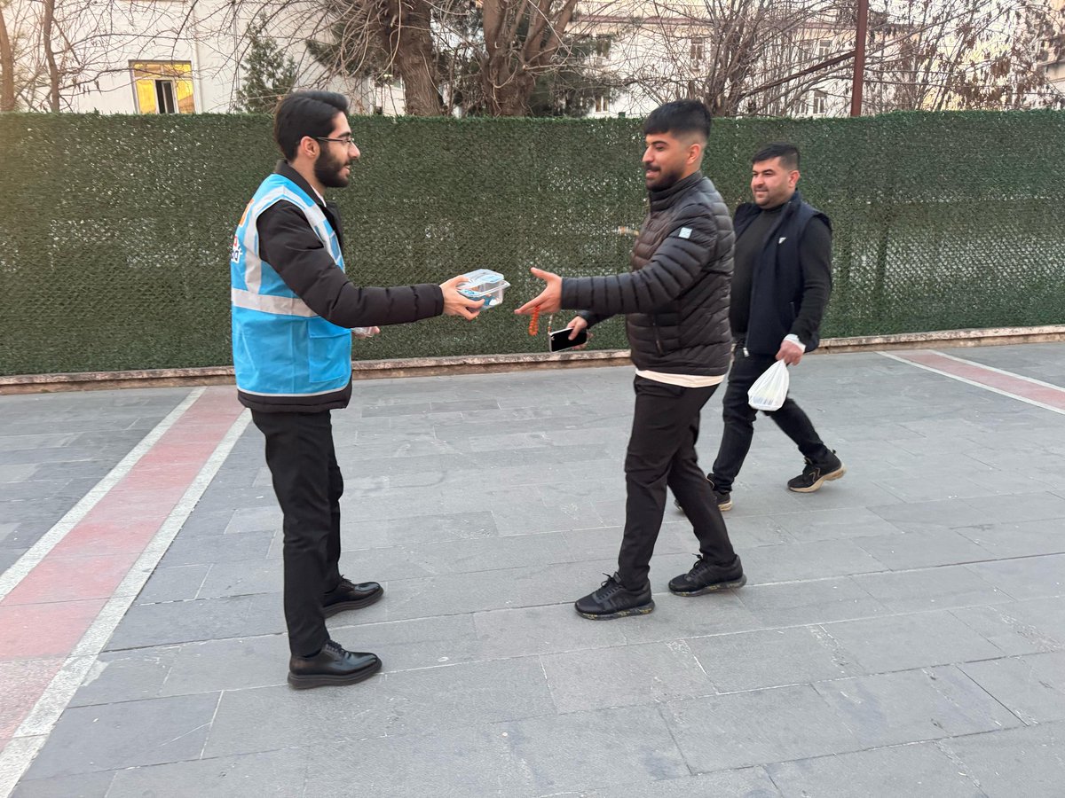 AkGenclikBatman's tweet photo. #İftara5Kala AK Gençlik Yanında😎 https://t.co/M0vKYIY0qN