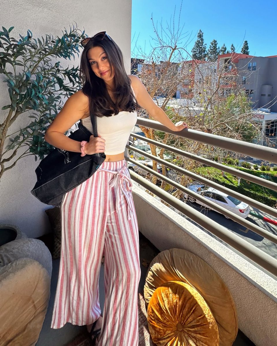 JonnyLeTran5's tweet photo. Blessing your timeline with Kira Kosarin π #KiraKosarin #singer #TheThundermans #TheThundermansReturn #That90sShow #HenryDanger #Supercool #LoveDaily #LightasaFeather #OneCrazyCruise #TheHauntedHathaways #KnightSquad #MyDeadEx #beautiful https://t.co/7vaYMrdC9g