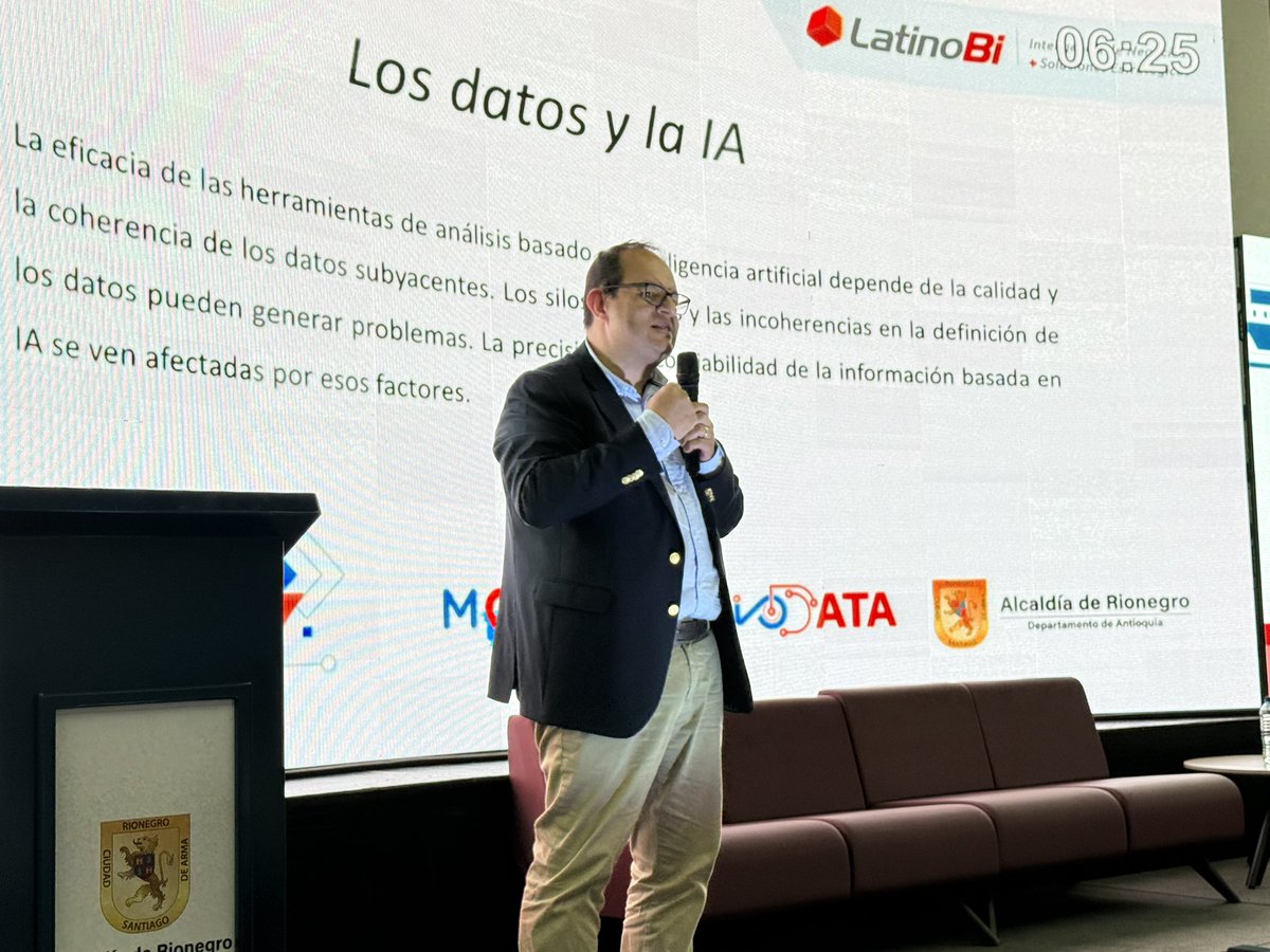AlcRionegro's tweet photo. #RioData “No le tengamos temor a los datos y a la IA, cuando lo usamos bien, es una gran herramienta”, Edwin Ernesto Venegas Gerente General de Latino BI Conusiting. https://t.co/SrSgR5XkmV