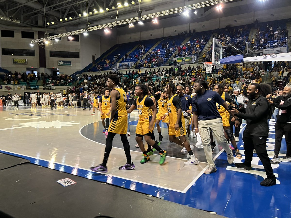 BSNSPORTS_SC's tweet photo. Bruins win 4A Boys Basketball State Championship! Congratulations on a great year!! @CoachCauthen https://t.co/GarERn0mb9