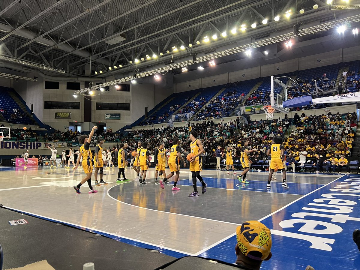 BSNSPORTS_SC's tweet photo. Bruins win 4A Boys Basketball State Championship! Congratulations on a great year!! @CoachCauthen https://t.co/GarERn0mb9