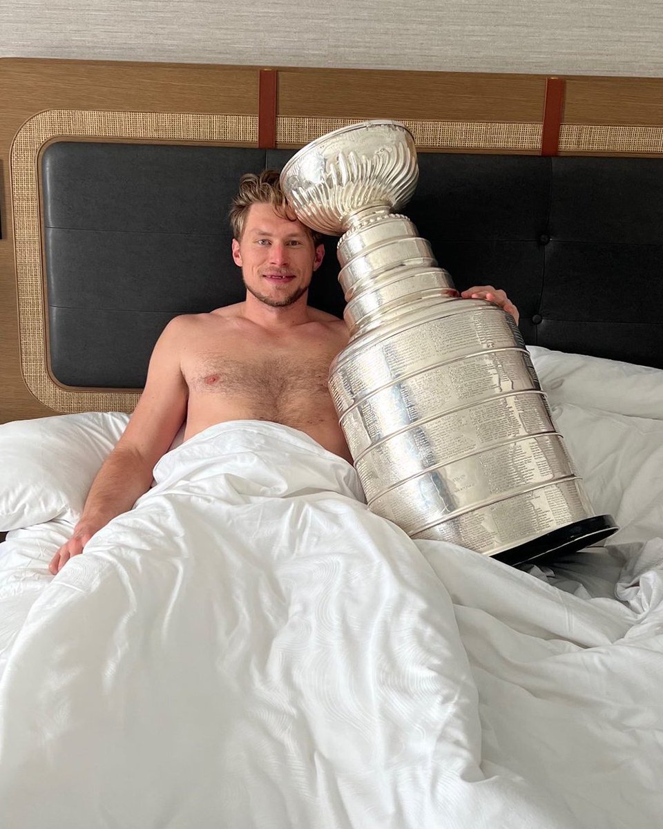 NHL's tweet photo. Erik Johnson is headed back to the @Avalanche! 🏔️

How we feelin' Avs fans? #NHLTradeDeadline https://t.co/UrhaCBZR9T