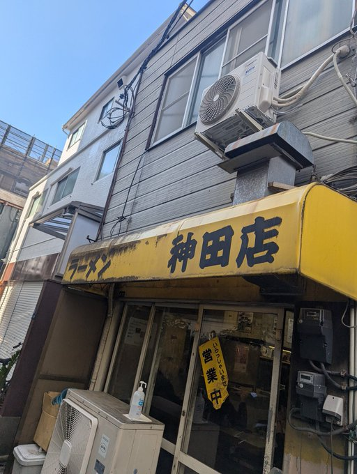 mickkn's tweet photo. 昨日は焼豚の仕込み

焼豚の仕込は、段取りが多い

なので
＃頑張らない が続けるコツ

おかげで炭燻で最高の出来に💖

午後は東京で ＃Mooncresta デート

“何かがない”らーめん���さん

一部消しました！って了見がいい

🉐世界初！熱々チーズ麻婆そば
🉐まてチャウダー
🉐違法
🉐安岡力也玉

夜八 https://t.co/d5NrO8gPEn