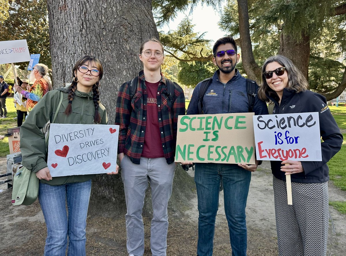SaraThomasy's tweet photo. Standing up for Science in #Sacramento! Great representation by @ucdavis led by Dr. Theanne Griffith with a speech by @RogersLabUCD. https://t.co/QDVYwYid1Z