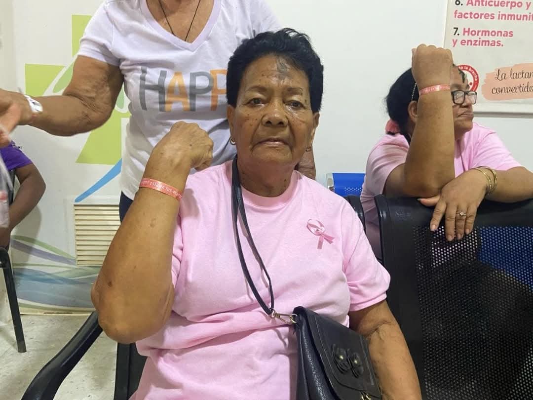 EseCamu's tweet photo. Compartimos una mañana maravillosa  junto a nuestras usuarias y pacientes ruta cardiovascular, donde compartimos conocimiento sobre la importancia del autoexamen de mama y como identificar síntomas de alarma del cáncer de mama. https://t.co/d5sGN1bw5d