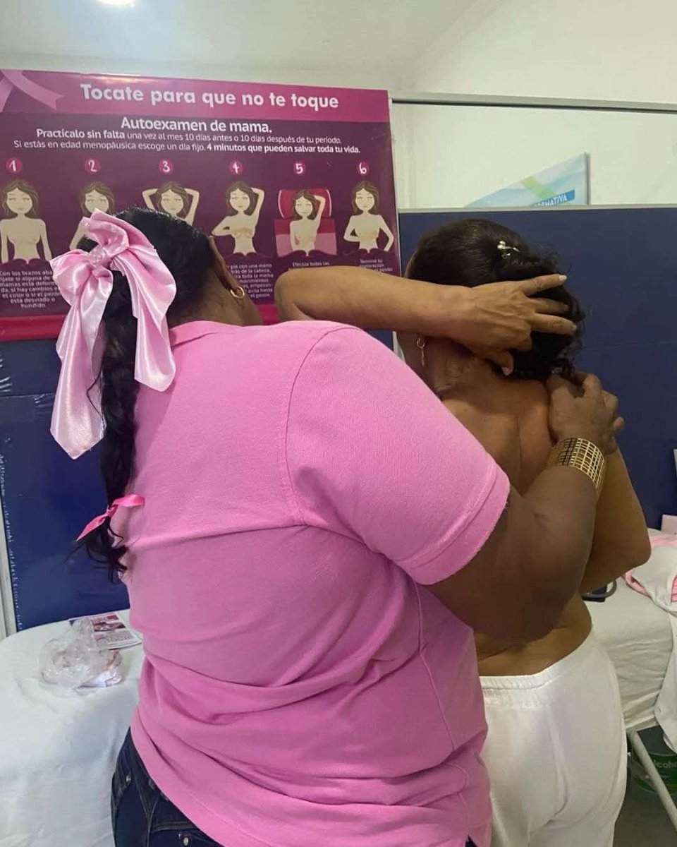 EseCamu's tweet photo. Compartimos una mañana maravillosa  junto a nuestras usuarias y pacientes ruta cardiovascular, donde compartimos conocimiento sobre la importancia del autoexamen de mama y como identificar síntomas de alarma del cáncer de mama. https://t.co/d5sGN1bw5d