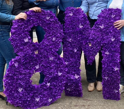 Cada dia aprenc de la força, la valentia i la saviesa de tantes dones que m’envolten. Al nostre IES, creiem en una educació que fomente la igualtat, l’empatia i el respecte. Junts i juntes, construïm un món més just. #8M