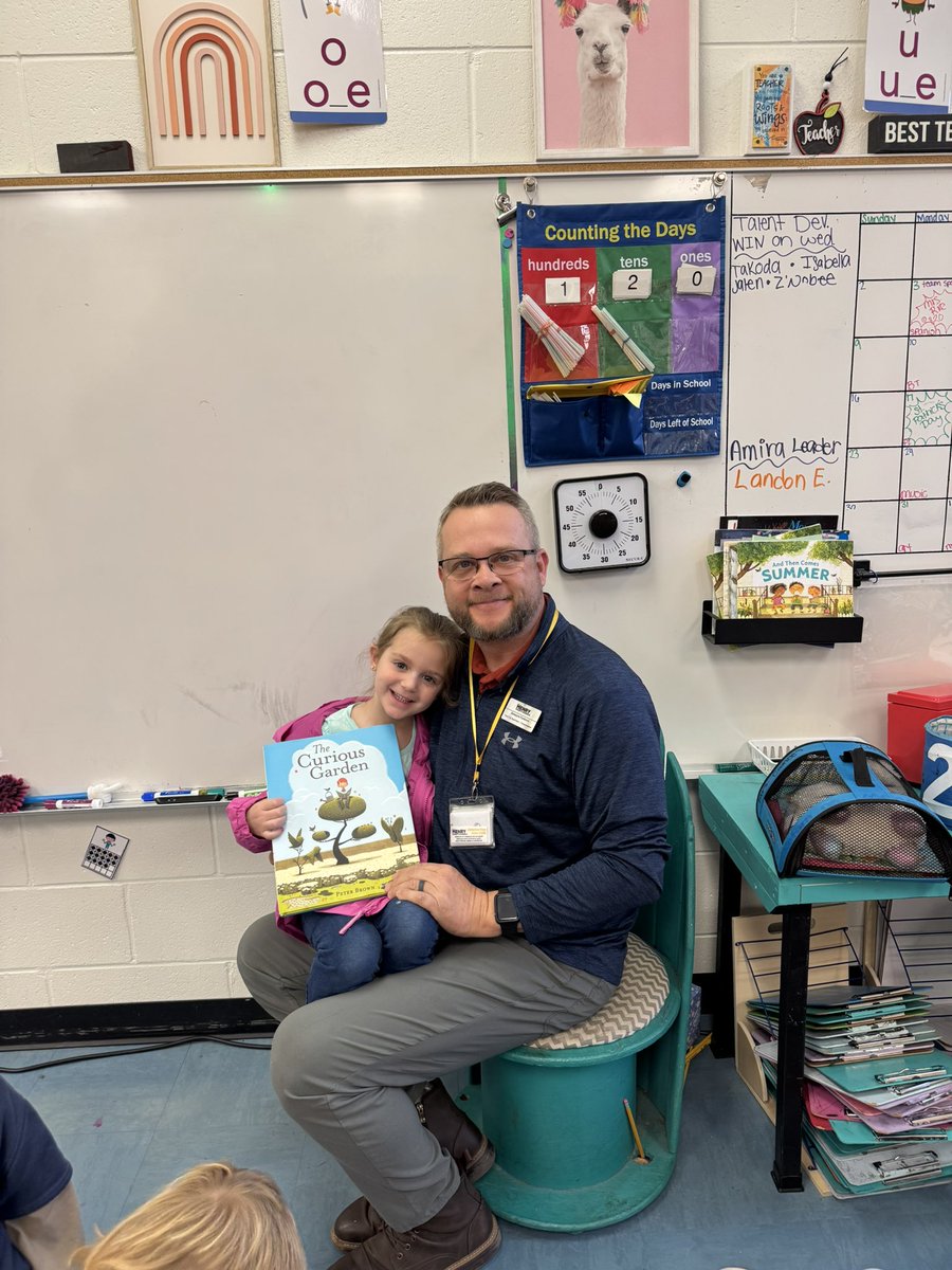 FontenotD0214's tweet photo. Had an amazing time and what and honor to read to the kindergarteners at RSE! #readingacrossamerica
#readingacrosshenry https://t.co/pYT1MCTxp0