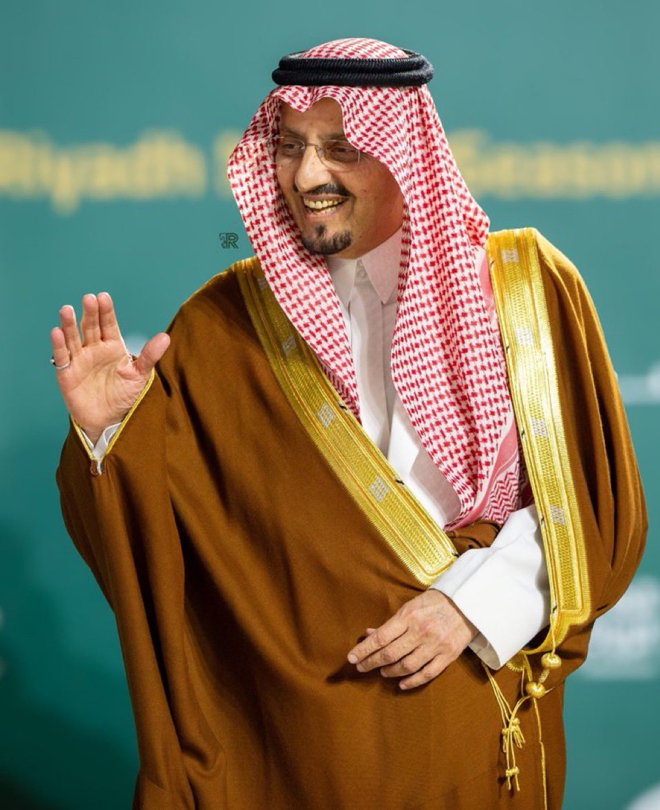 موقف تزهاه ثم تزهاه يازبن المجنى
ي الحصان اللي ملك روس الرياجيل بصنيعه  
ياحفيد اهل العروش اللي سبايها تعنى 
افضل ملوك خلقها الله  على وجه الطليعه 

هديةرمضانيه من  
الأمير فيصل بن_خالد_بن_عبدالعزيز 
50.000 الف ريال لكل ميدان بالمملكة .
لايستغرب العلم الطيب من منبعه