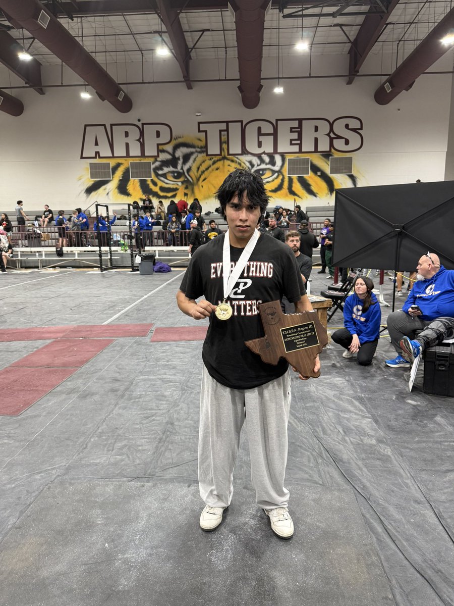 Woodrow Wilson Powerlifting tweet media