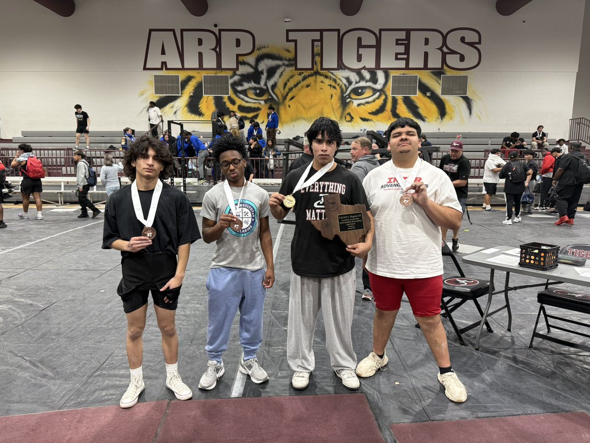 Woodrow Wilson Powerlifting tweet media