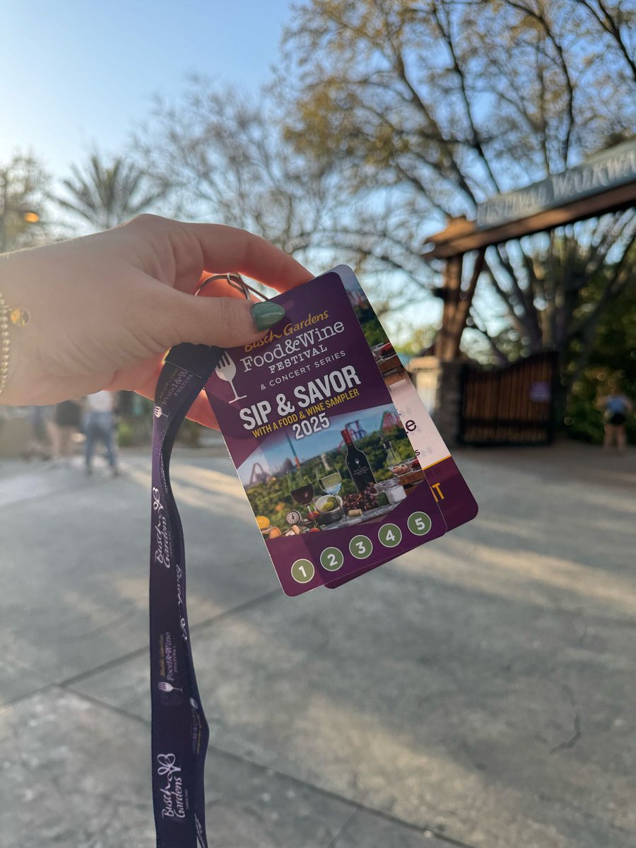 thrillgeek's tweet photo. We’re here at @buschgardens for their Food and Wine Festival. Thanks for having us out! #BuschGardens #CorksandCoasters https://t.co/dkBkyhRz8Z
