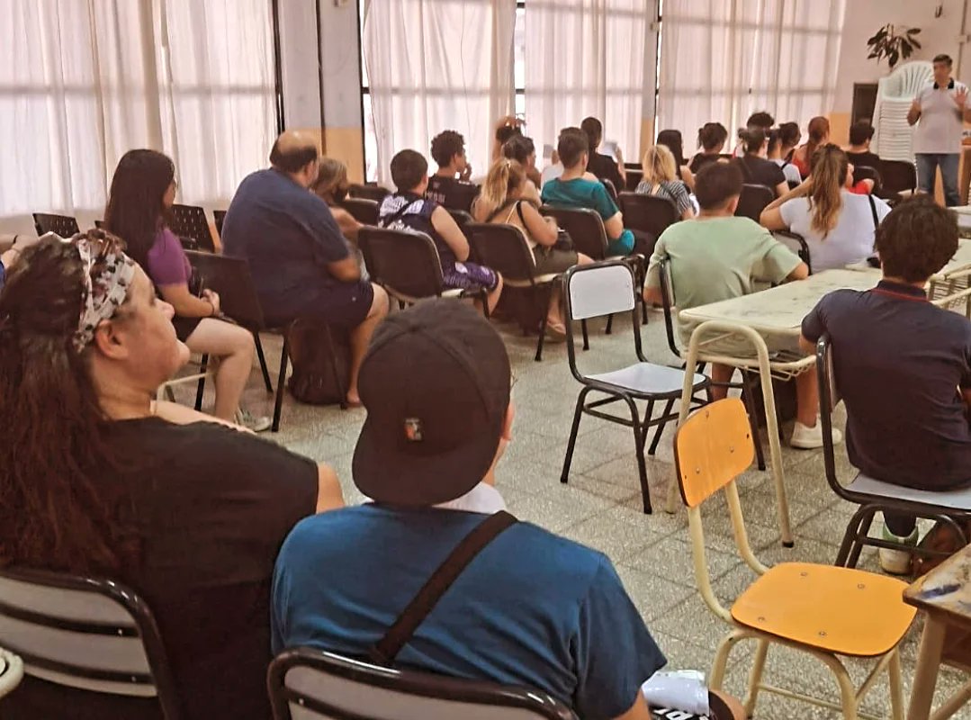 rafaitf's tweet photo. EEST N° 4 ING. EMILIO MITRE

Nos reunimos con algunas familias para firmar actas de compromiso para la intensificación de la enseñanza y los aprendizajes donde además seguimos informando sobre el nuevo Régimen Académico Resc. 1650/24 Anexo 8 🏫 https://t.co/e1jofK43nR
