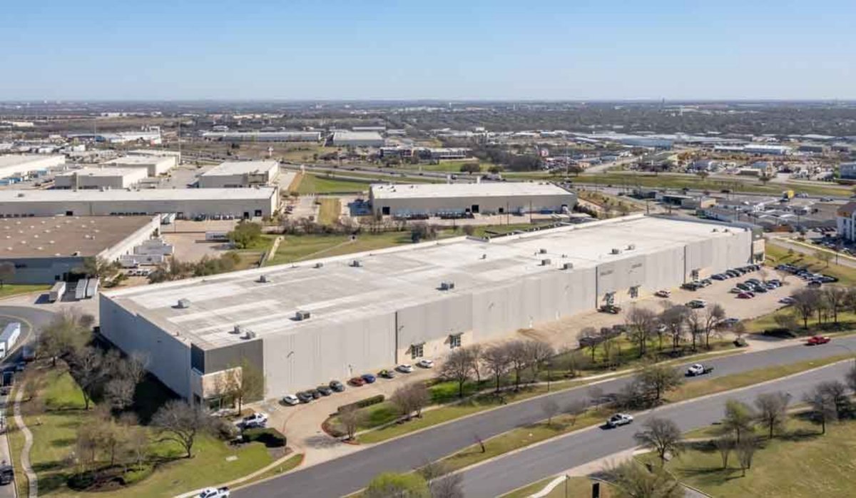 📢 RK Logistics expands in Austin! Our new 84,000 sq. ft. facility brings temperature-controlled storage, inventory management &amp; expedited transport for semiconductor, EV battery &amp; automotive supply chains.

🔗 Read: rklogisticsgroup.com/rk-logistics-g…

#Semiconductor #SupplyChain #Austin