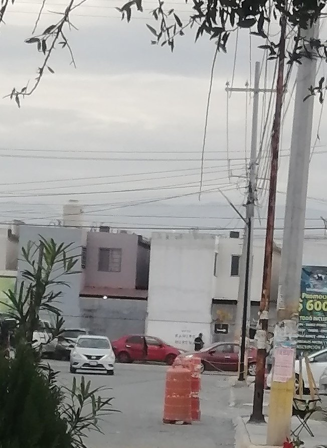 ApodacaNoticias's tweet photo. Vía obstruida calle Alcanfor y Corea col los ébanos Apodaca  @StacLinea @SSP_Apodaca @Cesargarzaarr @info7mty @telediariomty @Cicmty https://t.co/ZgnsZpmHjM