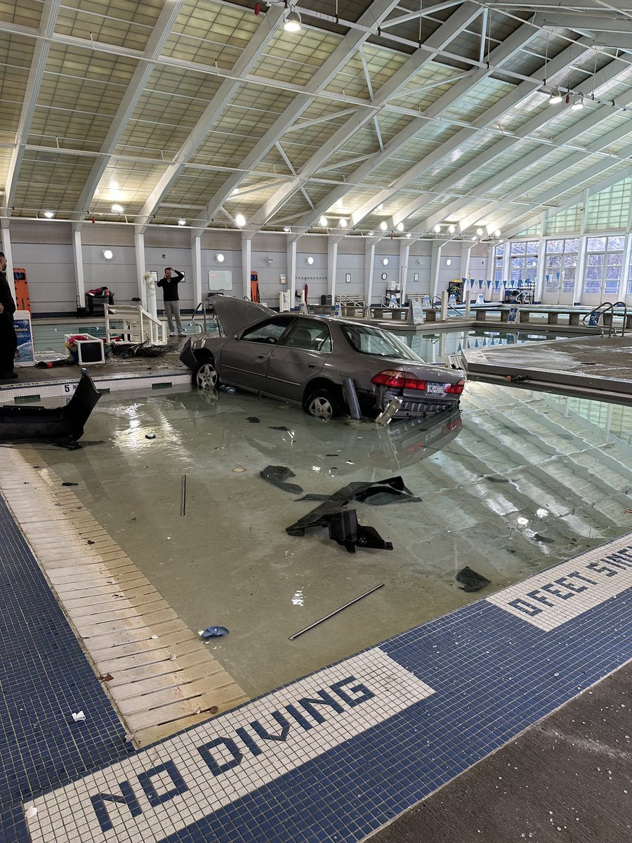 dacs_chain's tweet photo. All I wanted to do was go to a gym with a pool so I could swim laps https://t.co/TDbvWBvBje