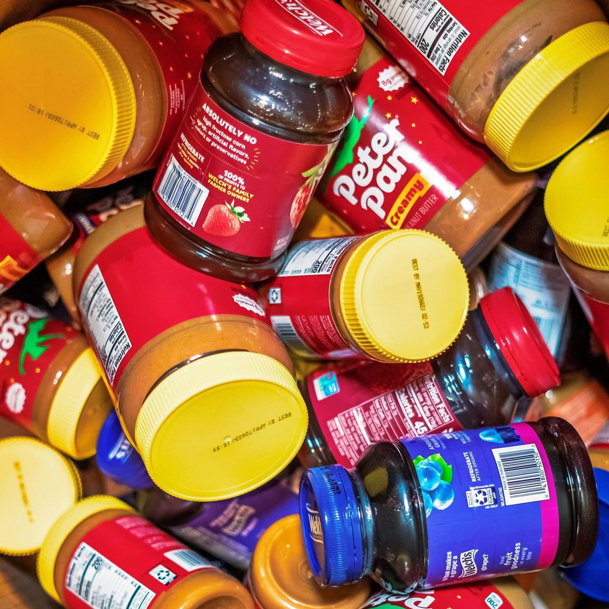 MoveForHunger's tweet photo. The best pairs don’t just taste good—they do good. ❤️ #SpreadTheLove food drives have provided 10K meals and counting! #MoveForHunger #EndHunger

(📷: @LiveLMH, @StopHungerUSA, @OCCC, @sodexo_live, @evoPhilly) https://t.co/SDOMRobQn1
