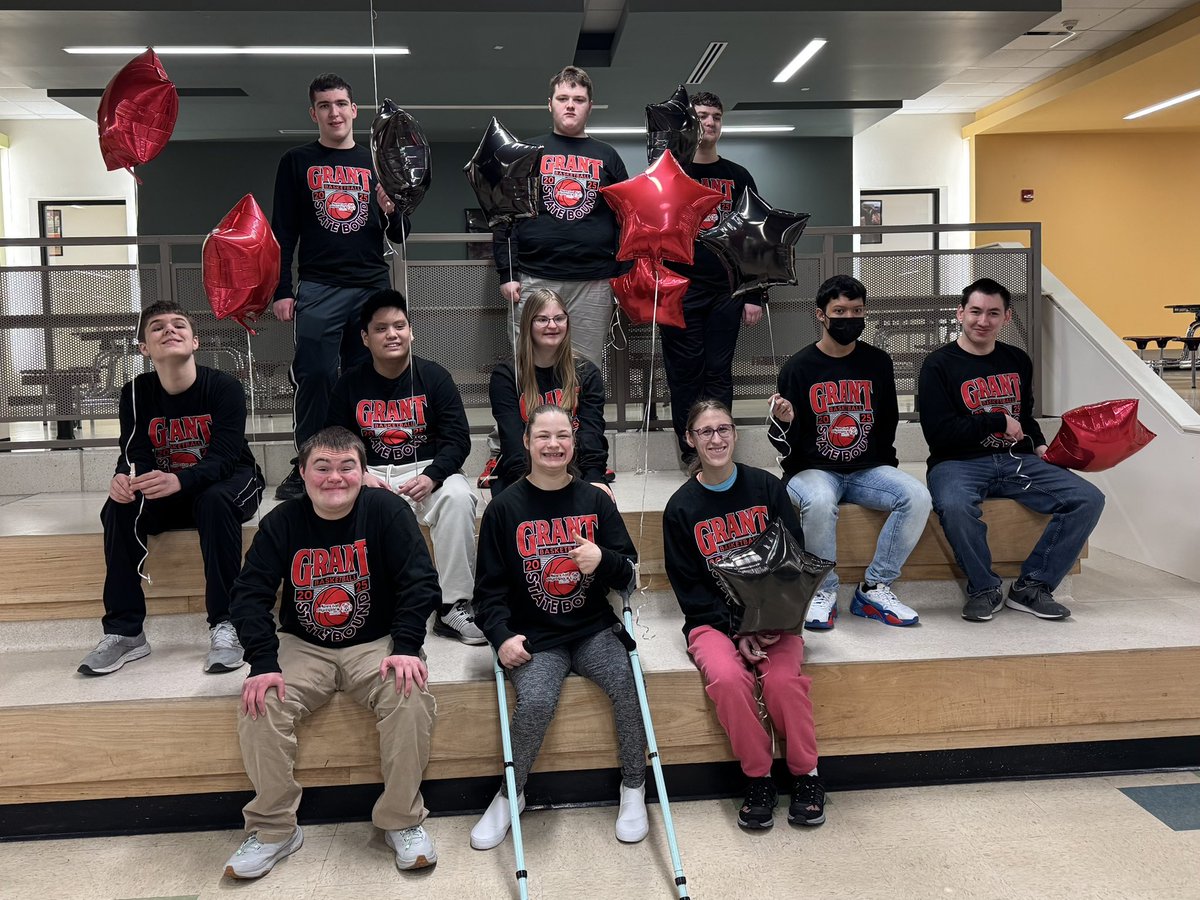 Our Bulldogs won their 1st game at State! 🎉🥳🎉 They’ll advance to the gold/silver game tomorrow morning at 9:00. So excited for these guys! 🤩💪🐾❤️🐾🖤🐾🤍