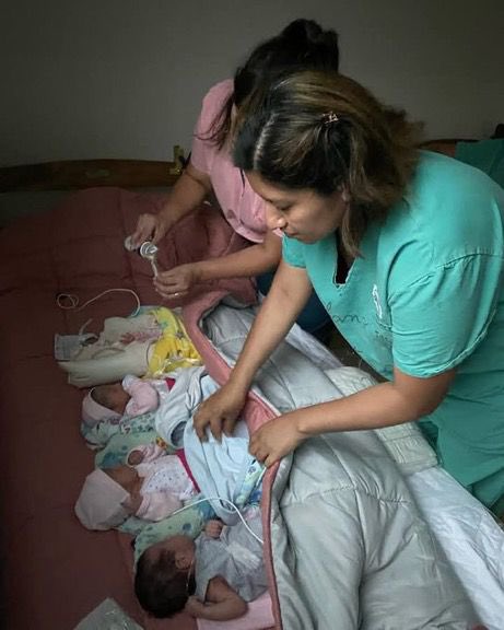 ceciliamoreauok's tweet photo. Mi enorme reconocimiento para las enfermeras que salvaron la vida de los bebés de Neonatología del Hospital Penna de Bahía Blanca, para los bomberos que están trabajando incansablemente evacuando familias enteras y para todos los empleados públicos que se están sumando a los equipos de rescate.

Cuando te dicen que hay que destruir al Estado, acordate de todos ellos. Acordate de los que, con compromiso y dedicación, ponen su vida al servicio del otro. El Estado no es una entelequia, es esa gente.

Mucha fuerza a todo el pueblo bahiense en este momento difícil que les toca atravesar.