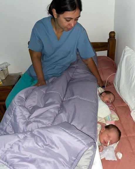 ceciliamoreauok's tweet photo. Mi enorme reconocimiento para las enfermeras que salvaron la vida de los bebés de Neonatología del Hospital Penna de Bahía Blanca, para los bomberos que están trabajando incansablemente evacuando familias enteras y para todos los empleados públicos que se están sumando a los equipos de rescate.

Cuando te dicen que hay que destruir al Estado, acordate de todos ellos. Acordate de los que, con compromiso y dedicación, ponen su vida al servicio del otro. El Estado no es una entelequia, es esa gente.

Mucha fuerza a todo el pueblo bahiense en este momento difícil que les toca atravesar.