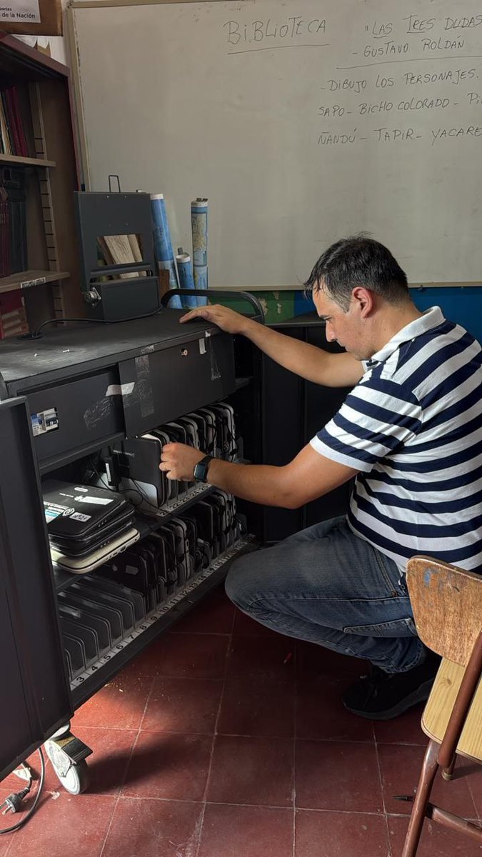 Hoy, visitamos la EP 74 de #LomasDeZamora y reacondicionamos netbooks del ADM de Primaria Digital, generando su disponibilidad para uso pedagógico.
<a href="/AlbertoSileoni/">Alberto Sileoni</a> <a href="/pablourquizaok/">Pablo Urquiza</a> <a href="/salbarracin/">Santiago Albarracín</a> <a href="/Barbr_torti/">Bárbara Torti</a> <a href="/HernanCalabrese/">Hernán Calabrese</a> <a href="/DTE_BA/">Tecnología Educativa BA</a> <a href="/BAeducacion/">Educación PBA</a>