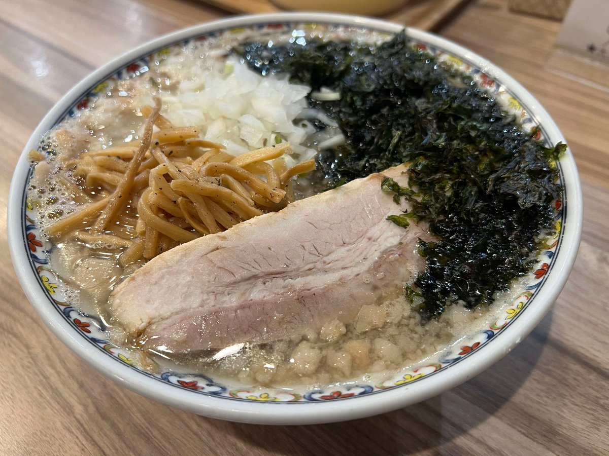 ks01540154's tweet photo. おはようございます☔️⛄️🐳
土曜日8時から24時30分までの営業です
本日も10時より背脂煮干ラーメン販売いたします‼️
昨日大好評いただいた煮干ラーメン。
ぜひご賞味ください

寒いので生姜醬油ラーメンもオススメです🫚
本日も1日よろしくお願いします‼️ https://t.co/bCDucoZuQO
