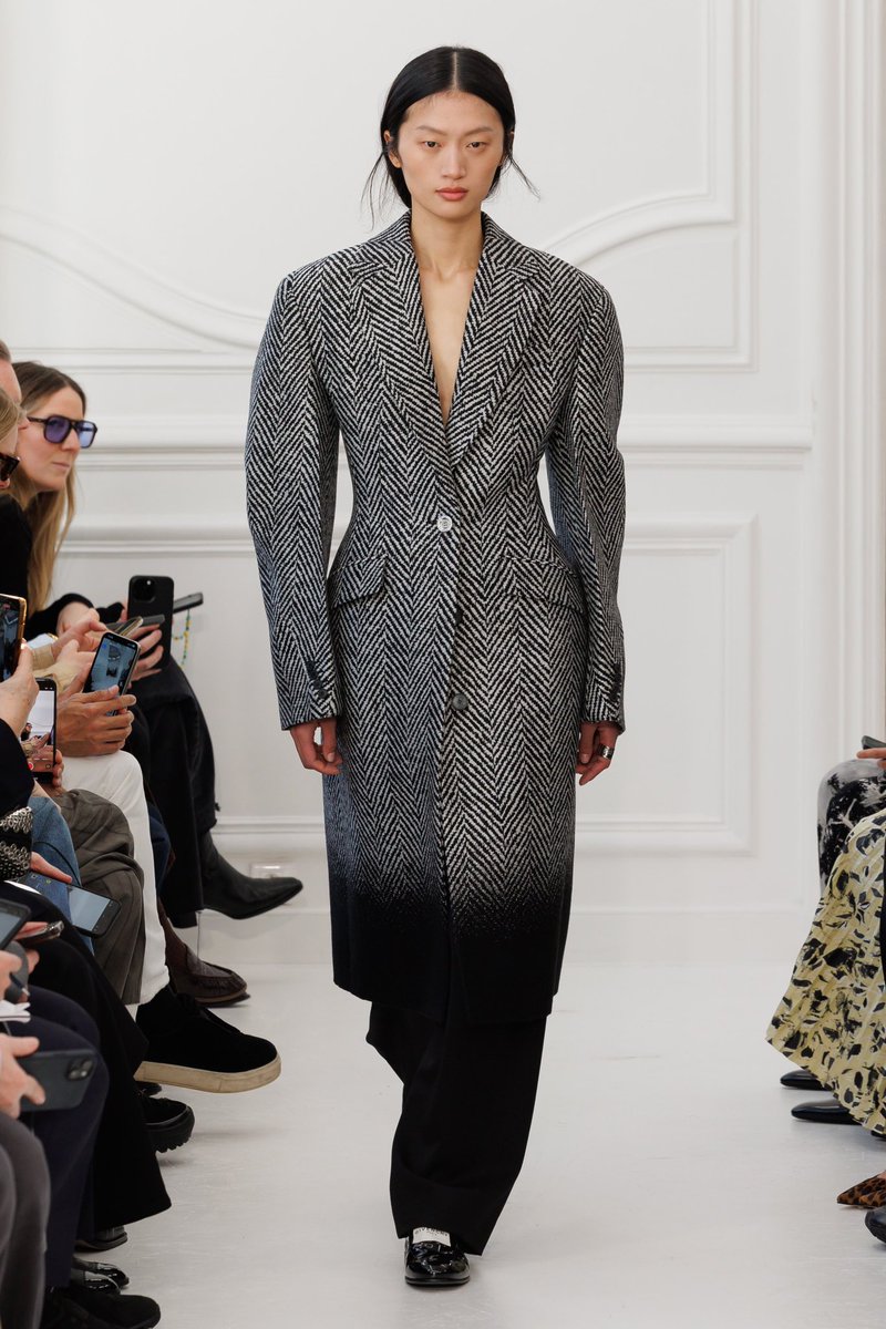 draku_pj's tweet photo. Guau #Givenchy https://t.co/w8cgyaZeRE