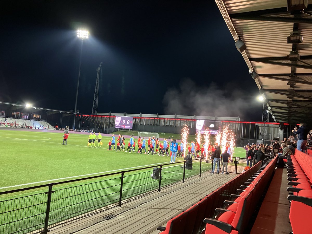 MichielGroot74's tweet photo. Wedstrijd 27 (2025) #helmvv openingswedstrijd van het nieuwe Stadion op De Braak ⁦@HelmondSport⁩ vs ⁦@mvvmaastricht⁩ 4-0 #groundhopping #helmond #mvv #maastricht #debraak #kkd https://t.co/b9lwJdUCQY