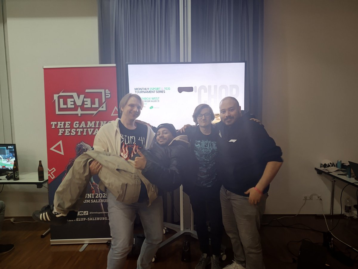 Ur geil!

Die Top 3 des heutigen Tekken Turniers und der Sieger der Herzen 

🥇ILoveBuffLadies 
🥈Yais
🥉DySun
❤️ Schiggy