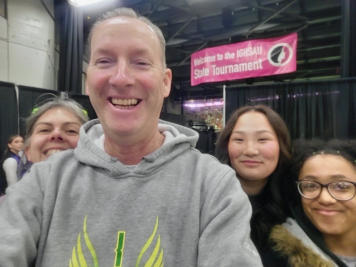 icwgirlstrackxc's tweet photo. We have arrived at the 2025 Parade of Champions.
The worker asked how many times have you been in the Parade of Champions?
Hannah said, "This is my 1st time."
I said "this my 17th time."
Hannah said "Your old." https://t.co/ibePme4O9J