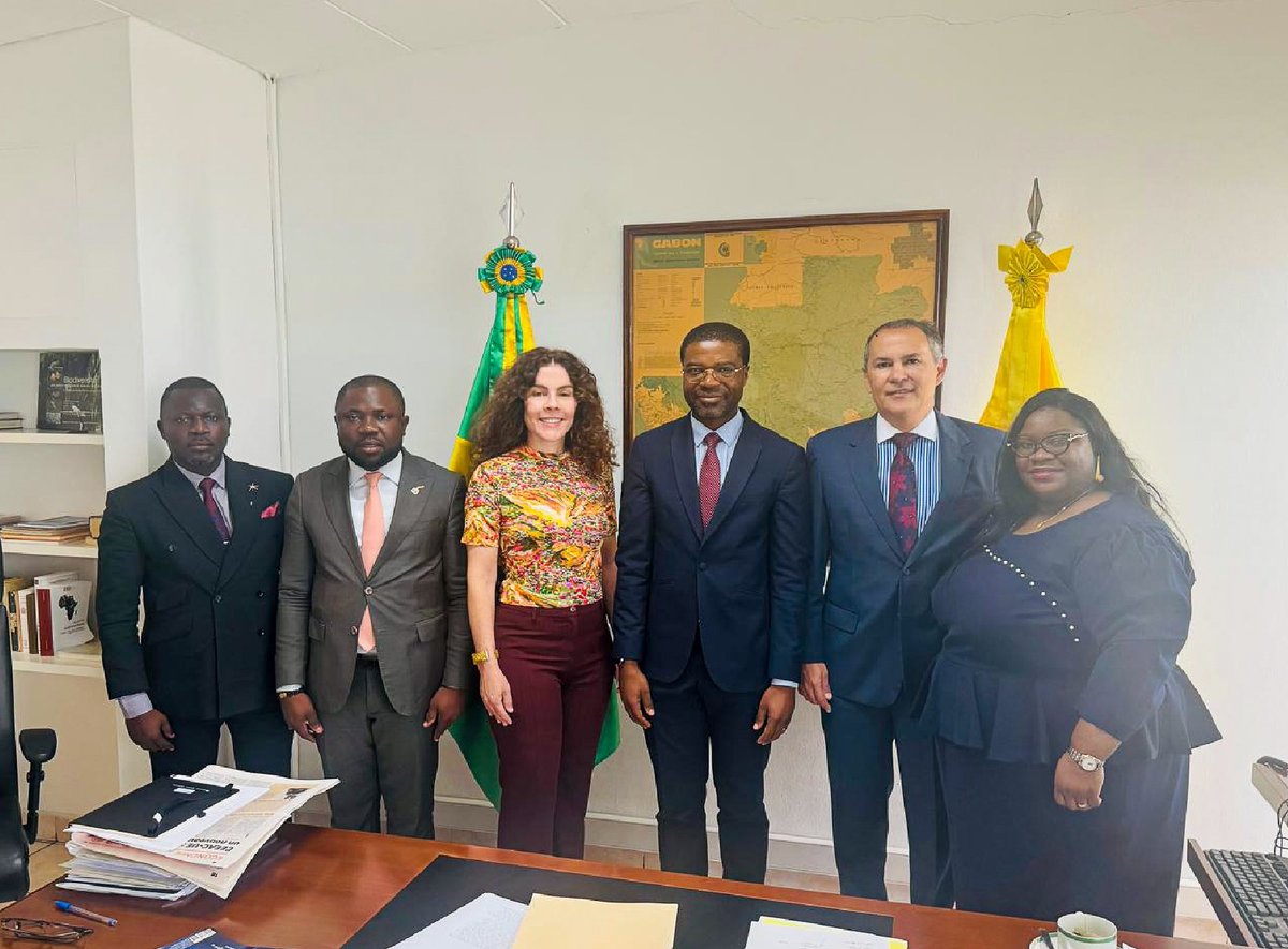 CGP_Gabon's tweet photo. 🇬🇦🤝🇧🇷 Renforcement de la coopération #GabonBrésil pour développer l'agriculture et l'agro-industrie. 

Focus sur le #Sucre, le #cacao, le #café et la valorisation des déchets agricoles. Vers un partenariat durable ! 

#AgroIndustrie #DéveloppementAgricole #DéveloppementDurable https://t.co/B23my6OIrk