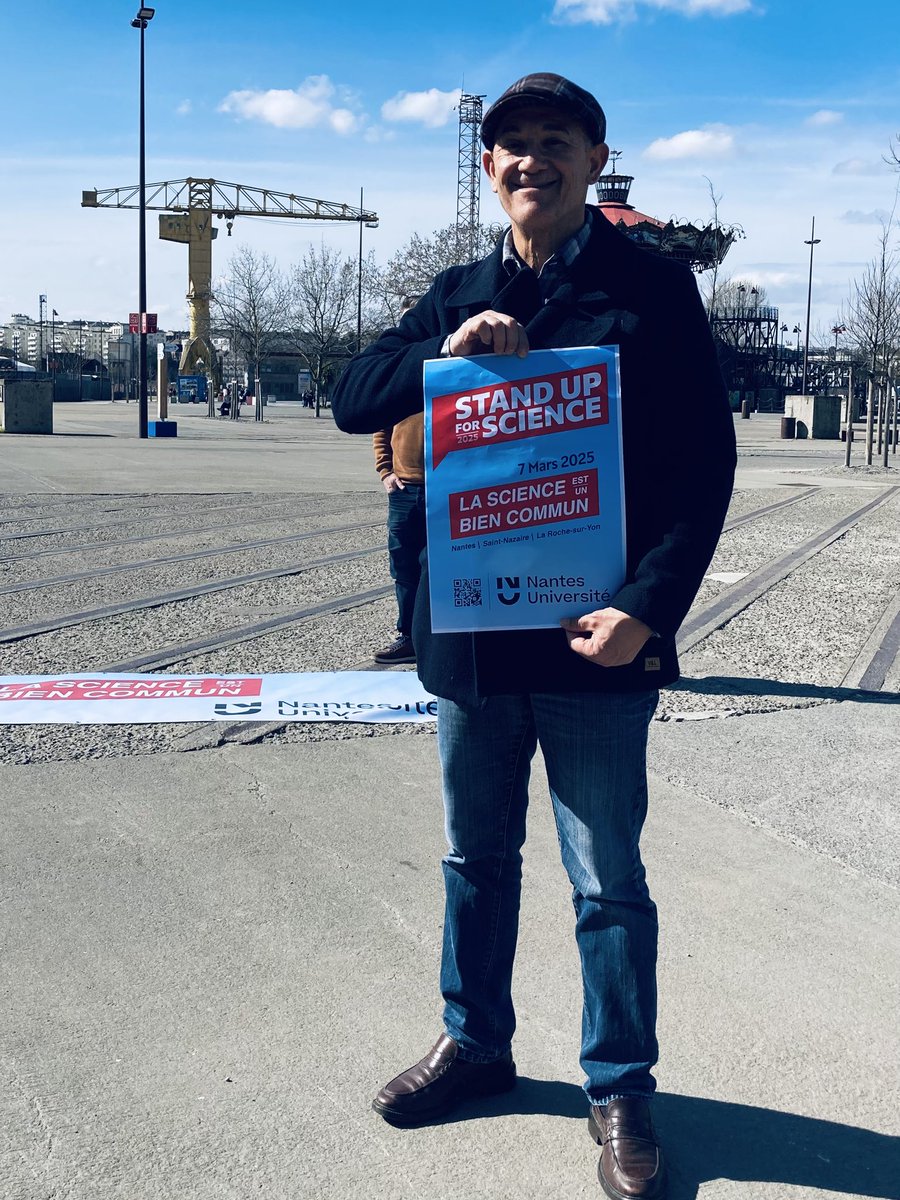 ElhadiAZZI's tweet photo. Nous sommes nombreux à #Nantes pour montrer notre soutien aux scientifiques américains, qui se mobilisent face à l’offensive obscurantiste. Ce combat, nous concerne tous, ce qui est en jeu à travers la défense de la science, c’est celle de la démocratie. #stanupforscience https://t.co/o1HnHzwH3g