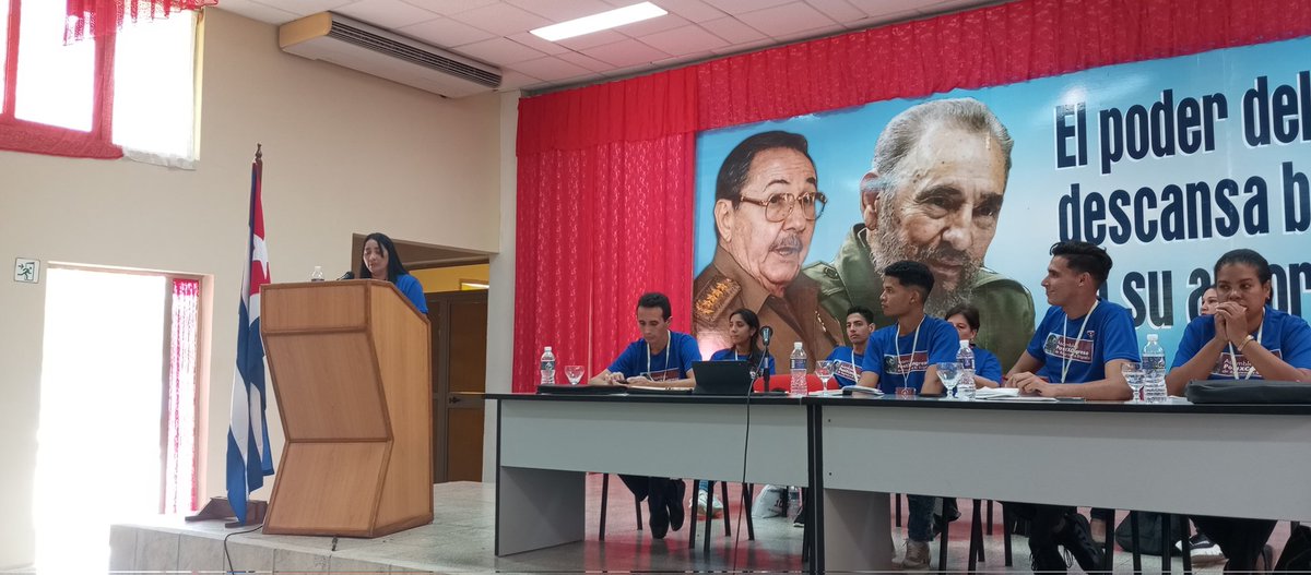 yalmaguerp80's tweet photo. Asamblea #PostXCongreso de la Federación Estudiantil Universitaria,  de la @Universidad_UDG  con la presencia de Ricardo Rodríguez González,  presidente de la FEU Nacional y la Primera Secretaria del Comité del Partido en la #ProvinciaGranma Yudelkis Ortiz Barceló. https://t.co/5BlJqPQcMh