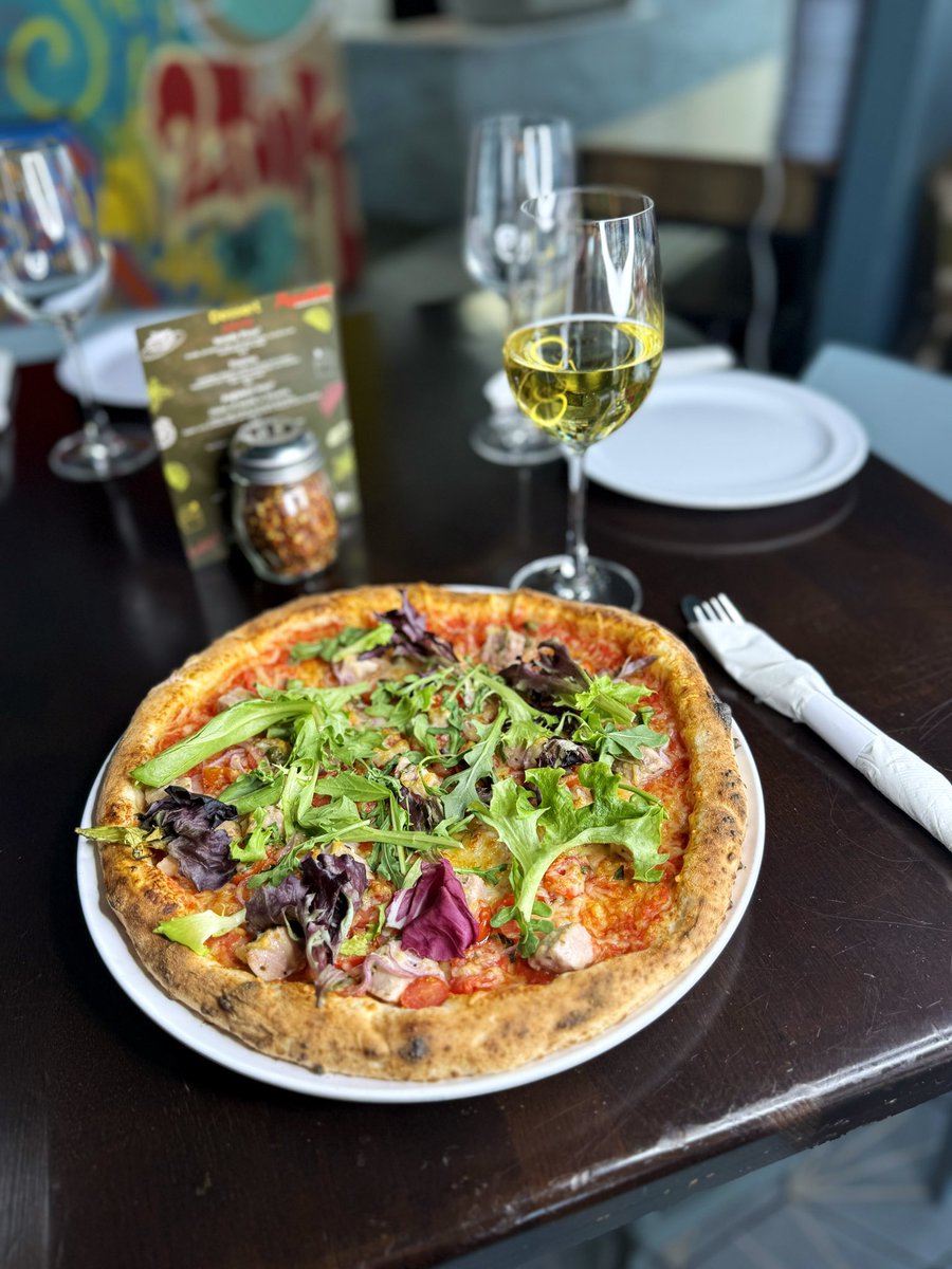 Reel in the flavor with our NEW Tonno Fresco pizza and make it a tasty #FishFriday!