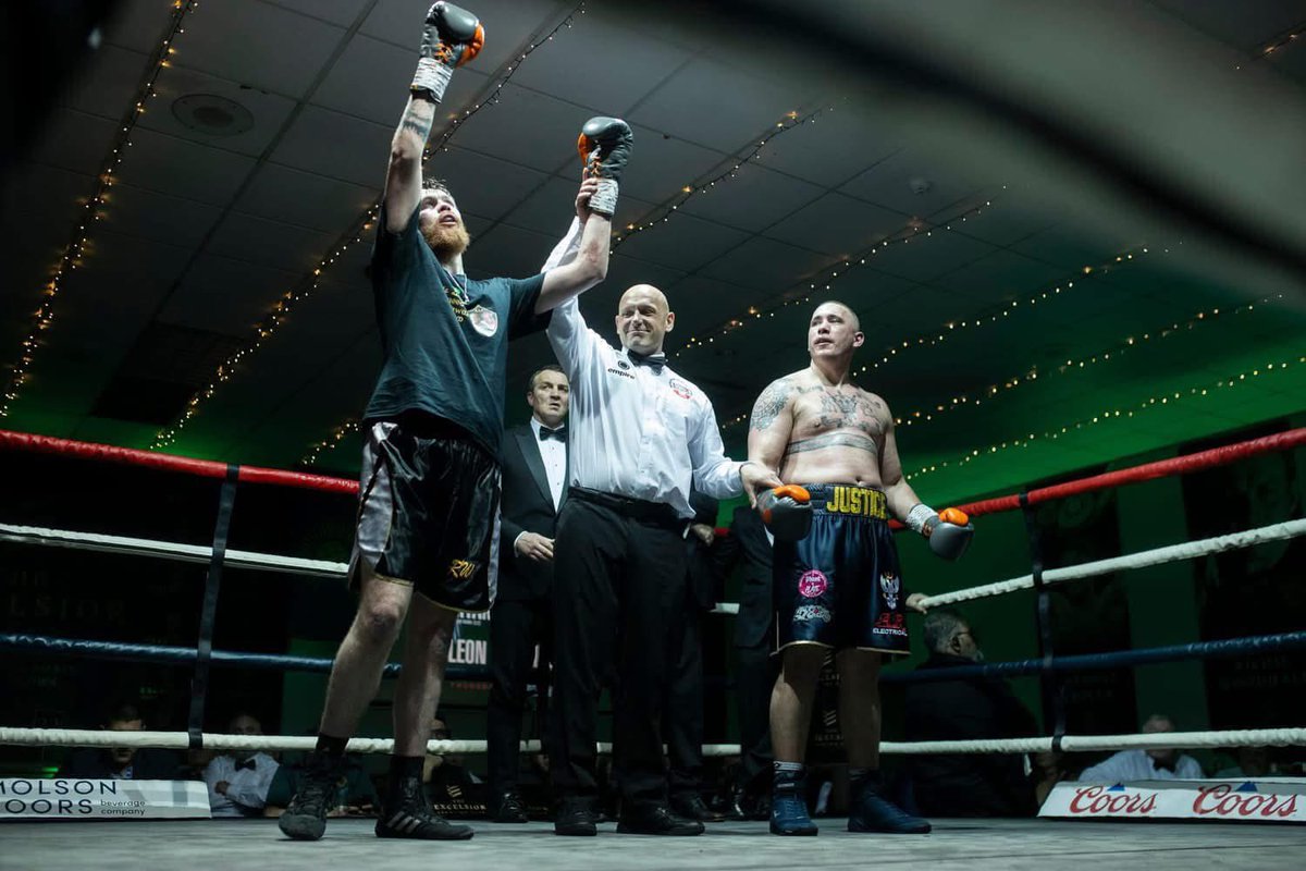 ExcelsiorSc1's tweet photo. Birmingham Light Heavyweight prospect Ryan Whelan beat Leon Mitchell on points in an exciting 50/50 scrap at last nights Excelsior Sporting Club St Patrick’s Dinner Show in Cannock 
Well done Ryan 👏👏👏 https://t.co/Fj6zSiqsSV