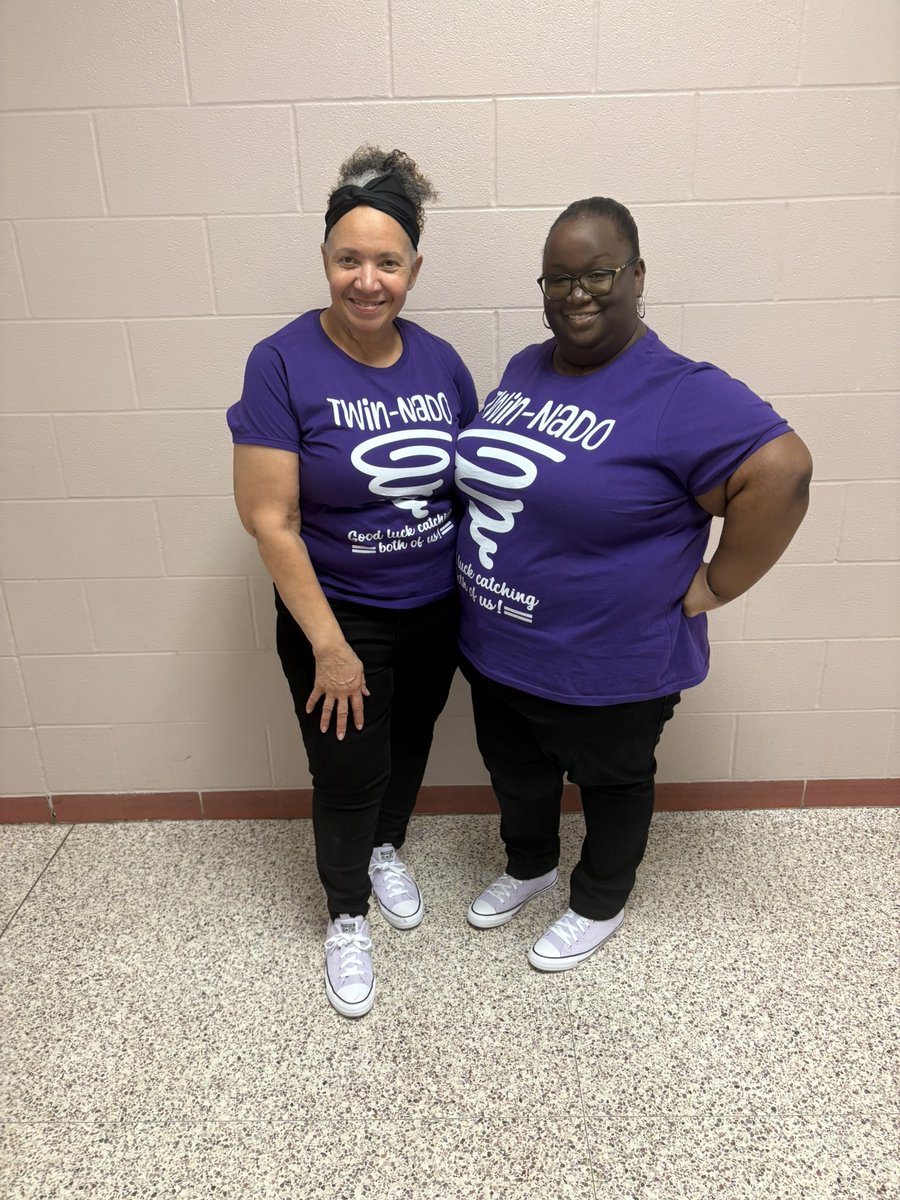 Me and my twin <a href="/LoApp2/">Lo App</a> TWINNING for Twin day <a href="/Anderson_AISD/">Anderson Academy</a> @SELCulture_AISD