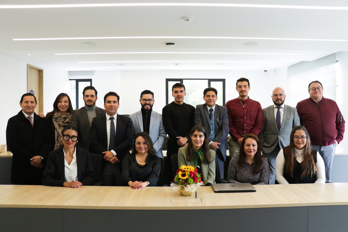 jhbaezar's tweet photo. Antes de iniciar un nuevo semestre, nos reunimos con los docentes de la Escuela de Derecho para seguir fortaleciendo nuestra misión académica. 🚀

Hablamos de desafíos, oportunidades e innovación en la enseñanza. 

¡Vamos con todo!

#Derecho #Educación #UIDE #NuevoSemestre https://t.co/VmgkjmWotJ