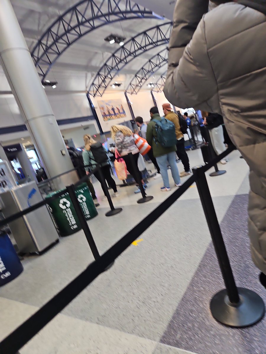 JWeartz's tweet photo. @GBbeliever4life @garthbrooks On my way!! https://t.co/XFtcVsc485