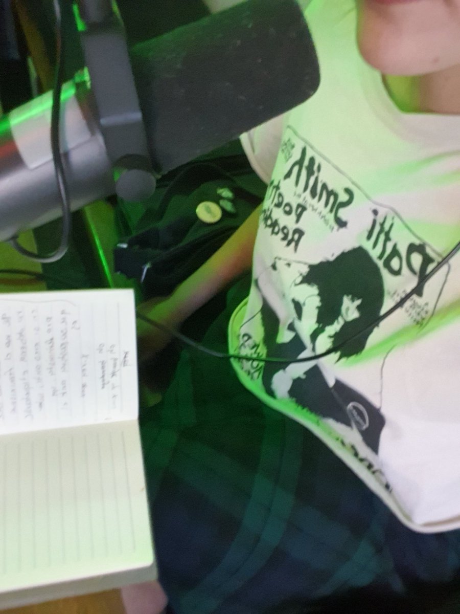 Ya en #Ecos ecoooooooos 
La tee una señal de lo que se escuchara el día de hoooyhoyyyhoyyy👽👁👂🏻👂🏻👂🏻 #ecos #SALVAMERADIO