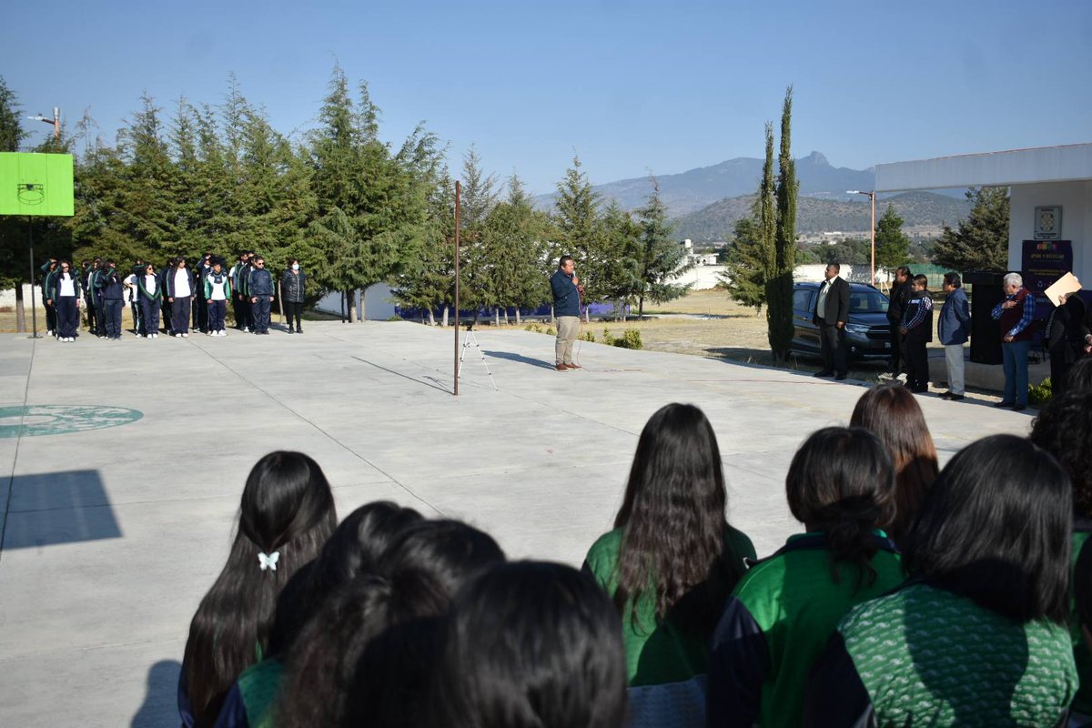 En el Cecyte-Emsad Tlaxcala, tenemos el firme objetivo de ofrecerles una educación de calidad a las y los estudiantes; así lo afirmó el director general, Blas Marvin Mora, durante su visita al plantel #Tlaxco, en el quinto día de gira de trabajo.
#UnaNuevaHistoria