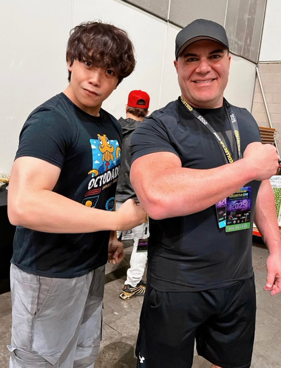 animeanonymous's tweet photo. American voice actor Aleks Le shared an image of their meeting up with Costco Guys A.J. Befumo captioning the photo “FIVE BIG💥S” https://t.co/yi9QYvjbkG