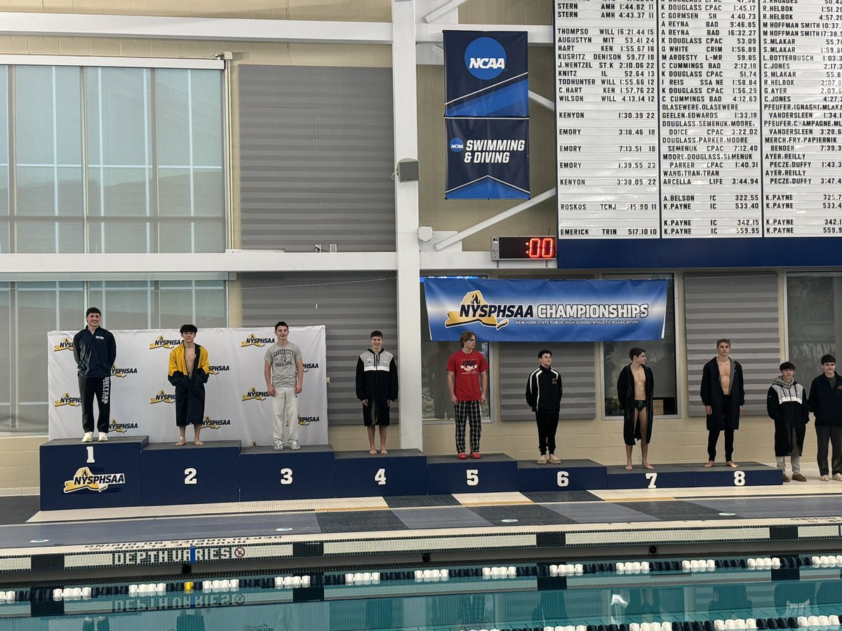 Bville_Bees's tweet photo. Nicolas Pompo started diving 15 months ago &amp; he just placed 4th in the @NYSPHSAA What an amazing story for an incredible student athlete. We are so proud of you, Nick. https://t.co/zSAih4Trea