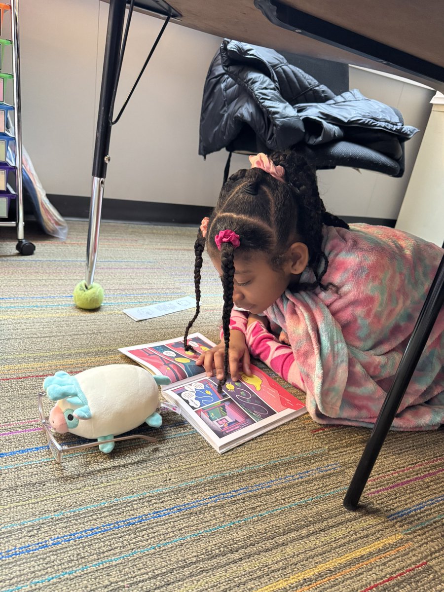 Some more pictures of our 3rd graders celebrating drop everything and read! #DEARDay #itsworthit <a href="/SlateHillStars/">Julie Gulley</a>