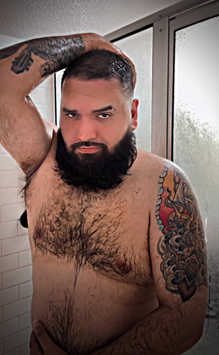 Having some fun in the shower 🚿