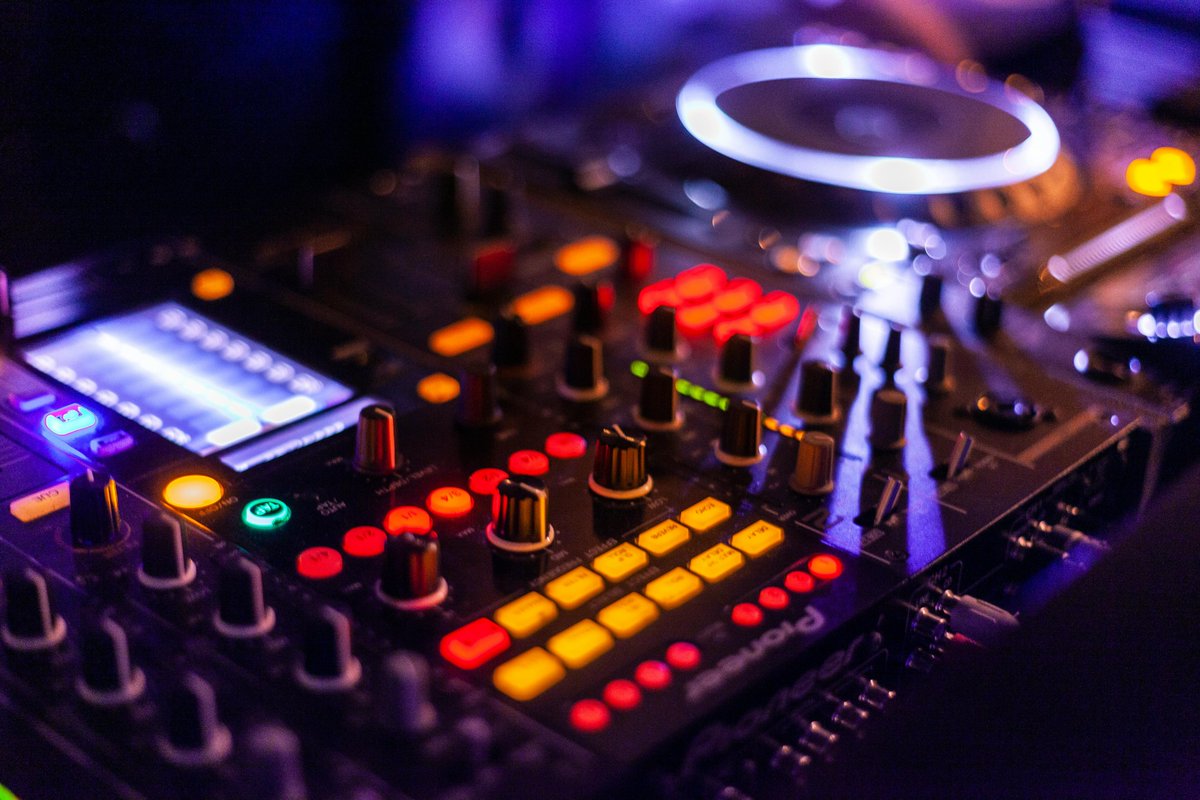 CreatExcitement's tweet photo. Let the music speak to your hearts! Create Excitement brings passion and precision to your wedding day with our bespoke DJ services. 

Visit https://t.co/Of9r0Qq0cp for more information. https://t.co/TtOBr0SD12