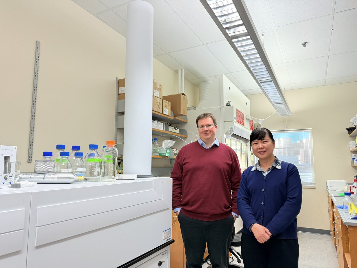 LingjunLi2's tweet photo. A fantastic seminar on the use of ion mobility MS technology to characterize biotherapeutics and protein stability by @BrandonRuotolo from @UMich yesterday.  Thank you for coming to visit! Also fun to catch up with colleagues @UWMadisonChem at the dinner. https://t.co/Yxe6LtsPyZ